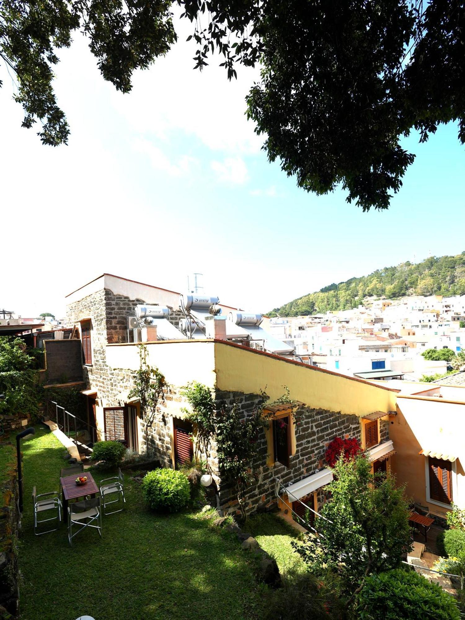 Baglio Antico Forno Hotel Isola di Ustica Bagian luar foto